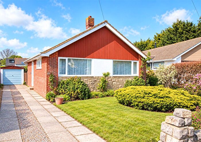 2 Bedroom Bungalow For Sale In Newbridge Way, Pennington, Hampshire, SO41