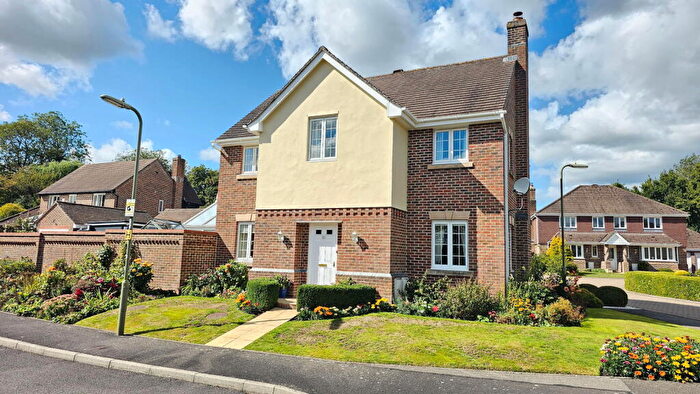 4 Bedroom Detached House For Sale In Garrett Close, Kingsclere, Newbury, RG20