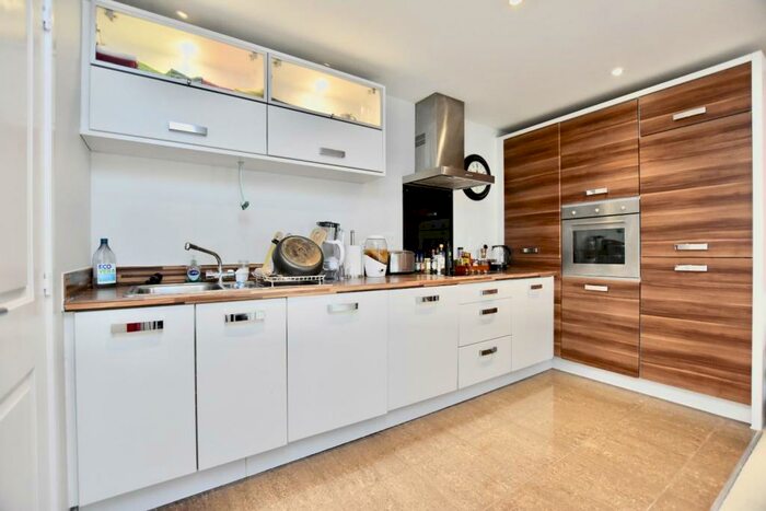 2 Bedroom Flat To Rent In Kestrel Road, Farnborough, GU14