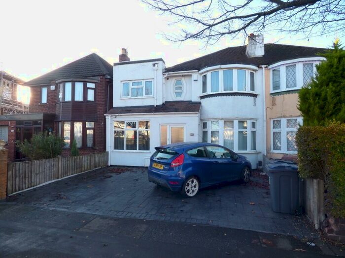4 Bedroom Semi-Detached House To Rent In Walsall Road, Birmingham, B42