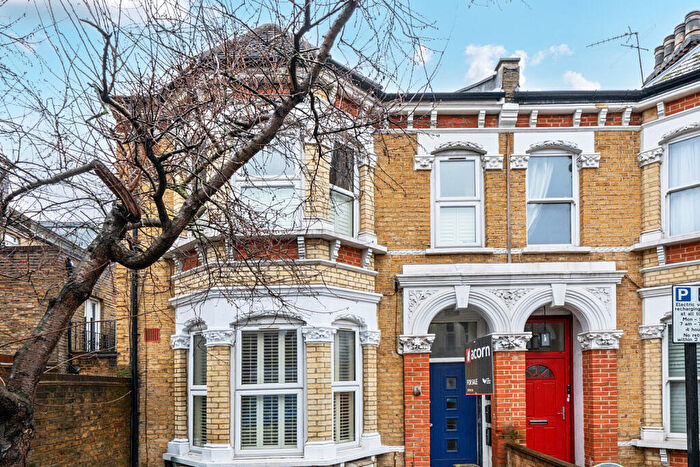 2 Bedroom Apartment For Sale In East Dulwich Grove, London, SE22