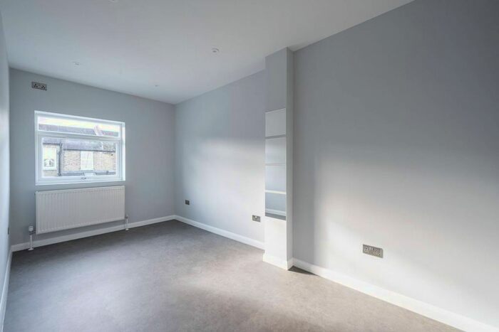 1 Bedroom Flat To Rent In Abbey Parade, South Wimbledon, London, SW19