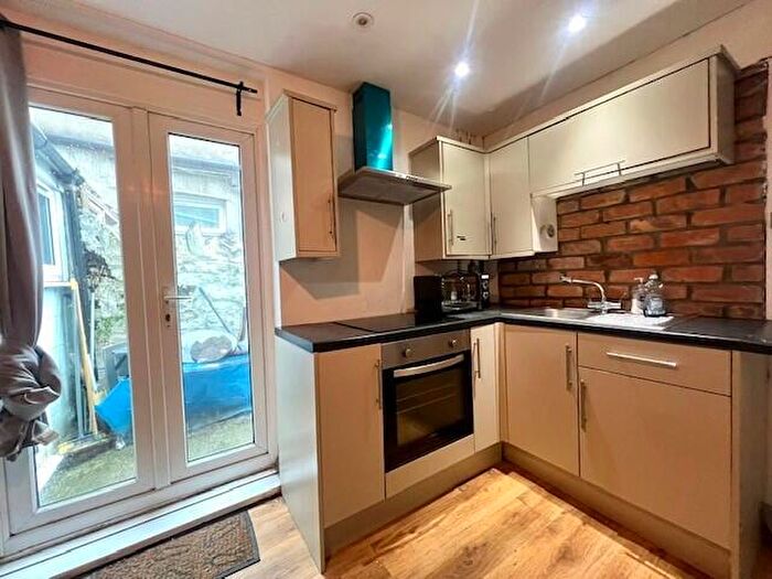 1 Bedroom Flat To Rent In Glenroy Street, Cardiff, CF24