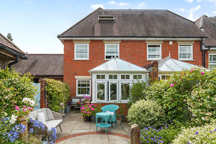 4 Bedroom End Of Terrace House For Sale In Grayswood Road, Haslemere, GU27