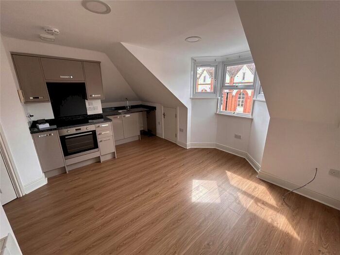 1 Bedroom Flat For Sale In High Street, Camberley, Surrey, GU15