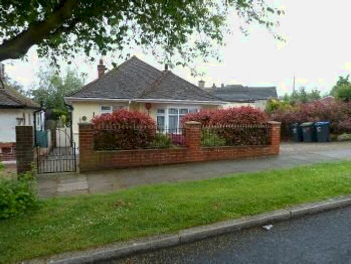 2 Bedroom Bungalow To Rent In Masons Rise, Broadstairs, CT10