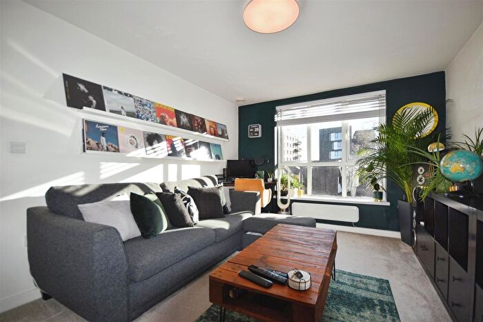 1 Bedroom Flat For Sale In Booth House, High Street, Brentford, TW8