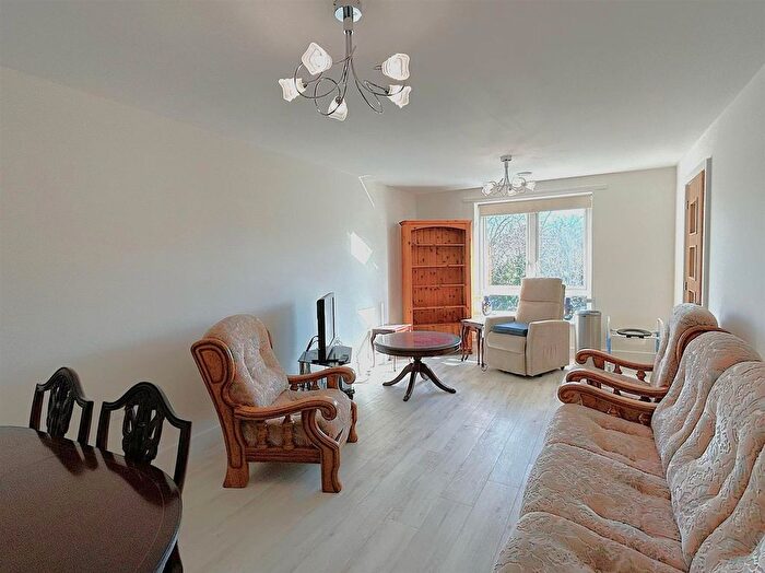 1 Bedroom Flat To Rent In Springhill House, Willesden Lane, London, NW2