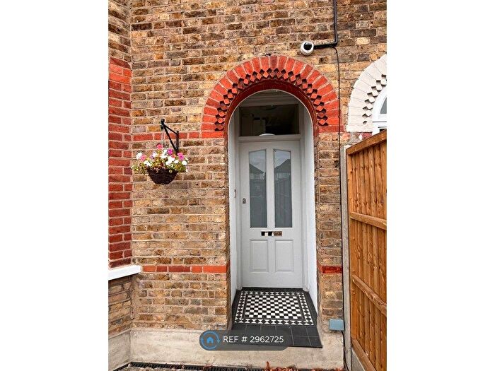 2 Bedroom Flat To Rent In Bath Road, Hounslow, TW3
