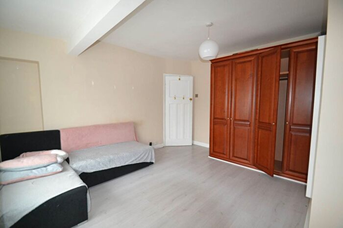 1 Bedroom Flat To Rent In Langdale, Greenford, UB6