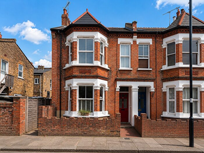 1 Bedroom Flat For Sale In Mafeking Avenue, Brentford, TW8
