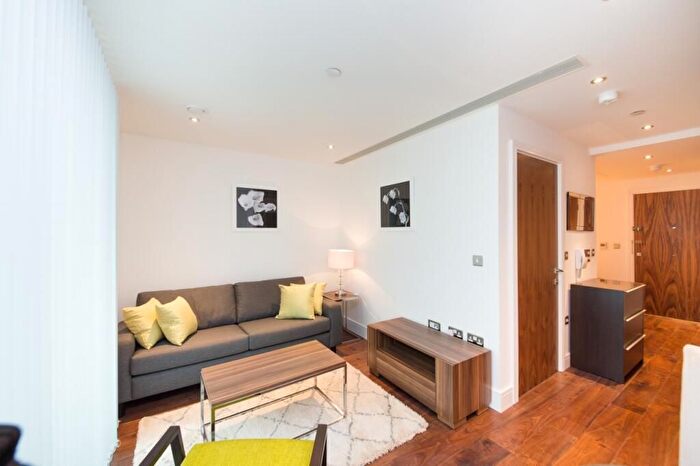 1 Bedroom Flat For Sale In Lincoln Plaza, London, E14