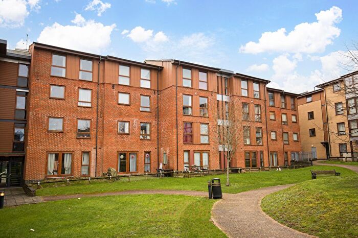 2 Bedroom Flat For Sale In Tomlin Court, Commonwealth Drive, Crawley, RH10