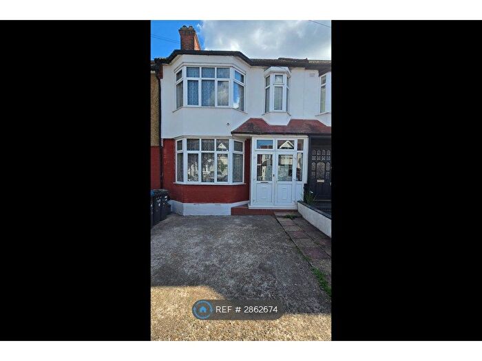 3 Bedroom Terraced House To Rent In Ulster Gardens, London, N13