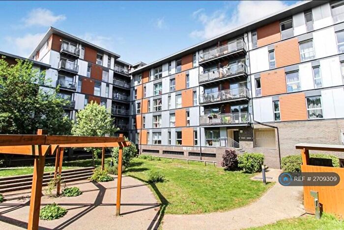 2 Bedroom Flat To Rent In Page Court, Crawley, RH10