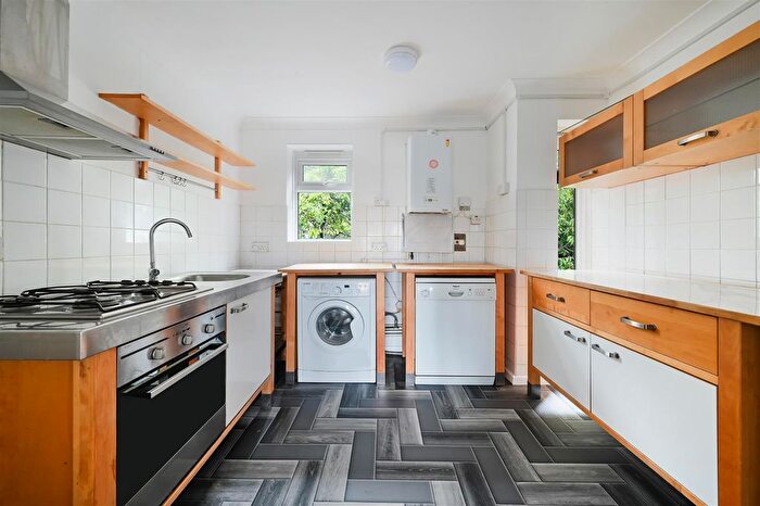 2 Bedroom Flat To Rent In Polesden Gardens, London, SW20