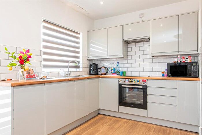 3 Bedroom End Of Terrace House For Sale In Kettering Road, Northampton, NN2