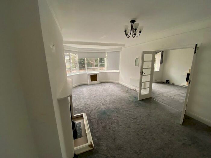 2 Bedroom Flat To Rent In Belsize Avenue, London, NW3