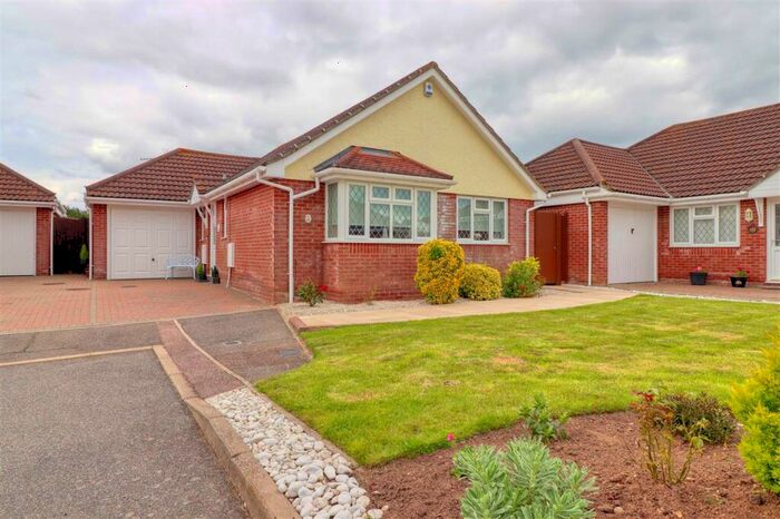 3 Bedroom Bungalow For Sale In Waylands Drive, Weeley, CO16