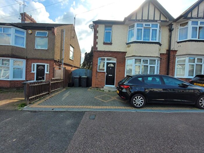 3 Bedroom Semi-Detached House To Rent In Alton Road, Luton, Bedfordshire, LU1