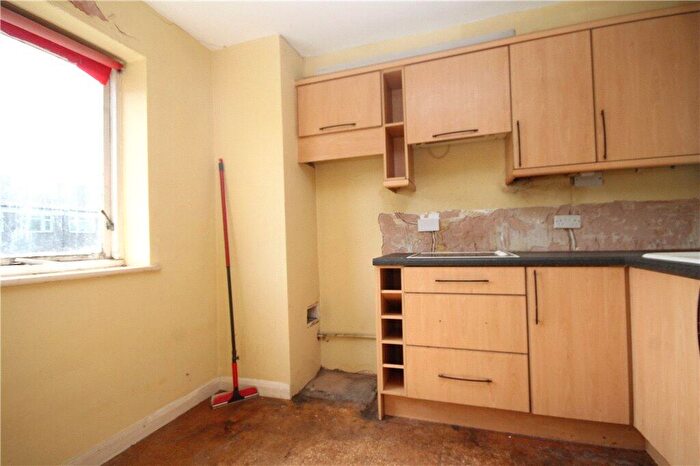 1 Bedroom Apartment For Sale In Waldrons Path, Bramley Hill, South Croydon, CR2