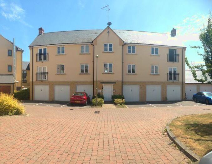 2 Bedroom Flat To Rent In Bluebell Way, Carterton, OX18