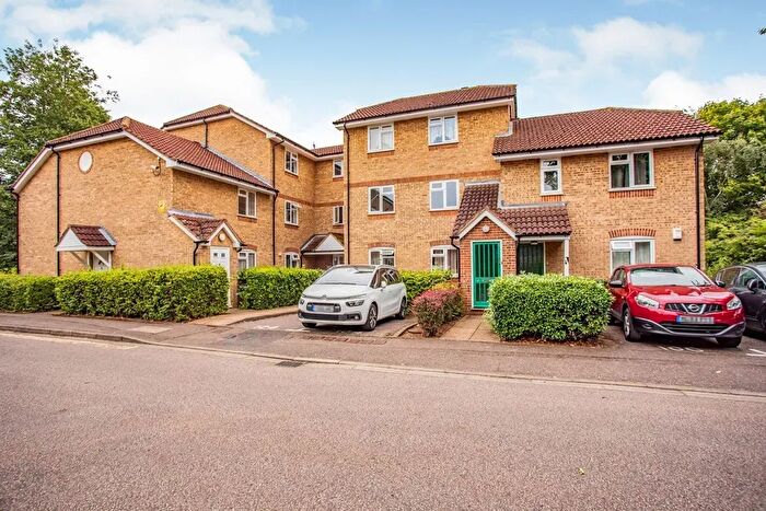 2 Bedroom Flat To Rent In Gainsborough Road, Hayes, UB4