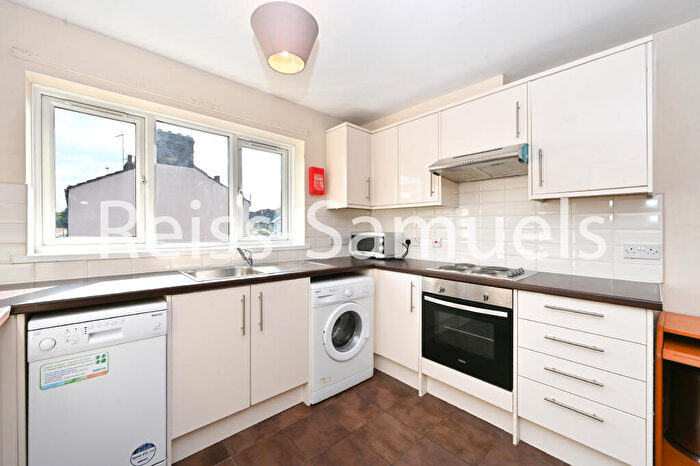 3 Bedroom Apartment To Rent In Ambassador Square, Tower Hamlets, London, E14