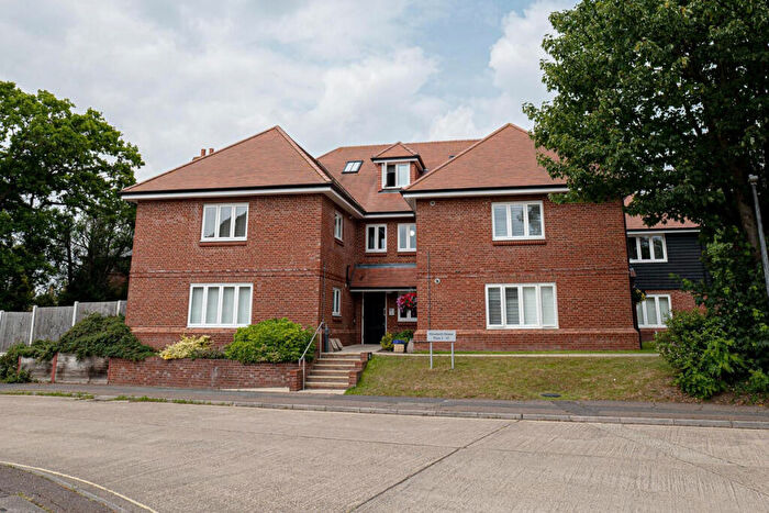 2 Bedroom Flat For Sale In Locks Hill, Rochford, SS4