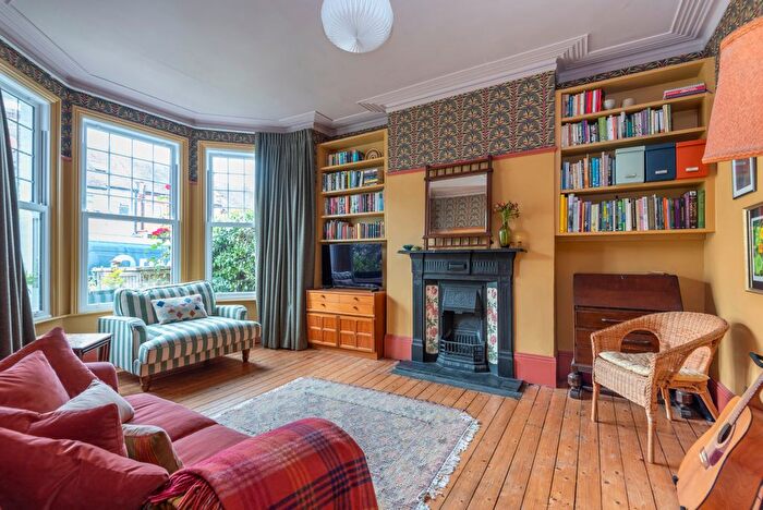 3 Bedroom Terraced House To Rent In Woodside Road, London, N22