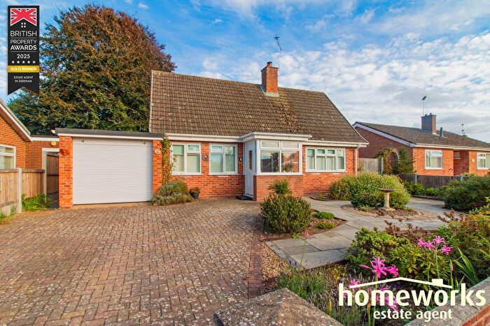 3 Bedroom Chalet For Sale In Carlton Close, Dereham, NR19