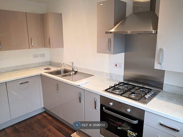 3 Bedroom Semi Detached House To Rent In Lomas Close, Salford, M5