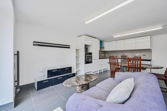 4 Bedroom Semi-detached House For Sale In Rochester Way, Kidbrooke, London, SE9