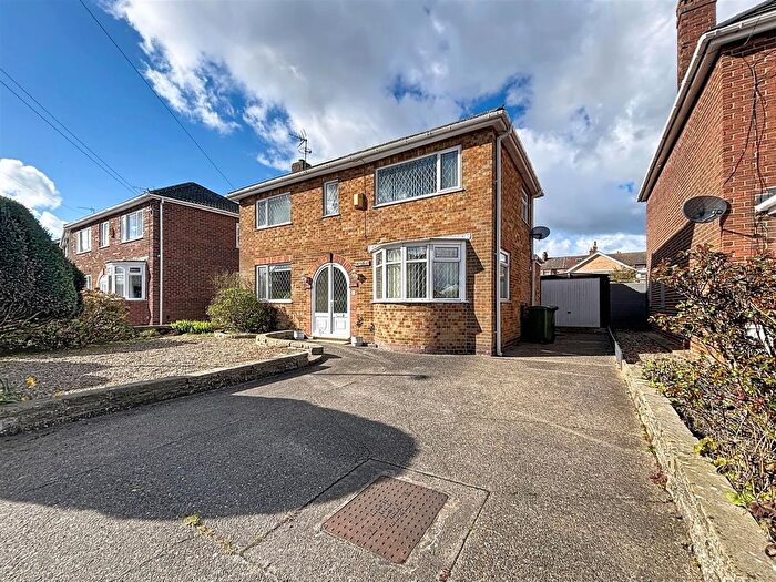 3 Bedroom Detached House For Sale In Clifton Street, Hornsea, HU18