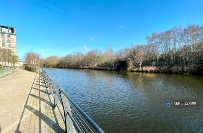 2 Bedroom Flat To Rent In Aire Quay, Hunslet, Leeds, LS10