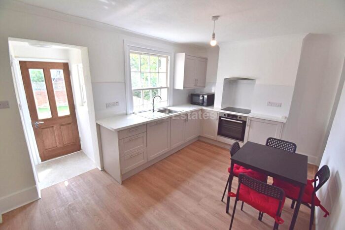 3 Bedroom Flat To Rent In Baker Street, Reading, RG1