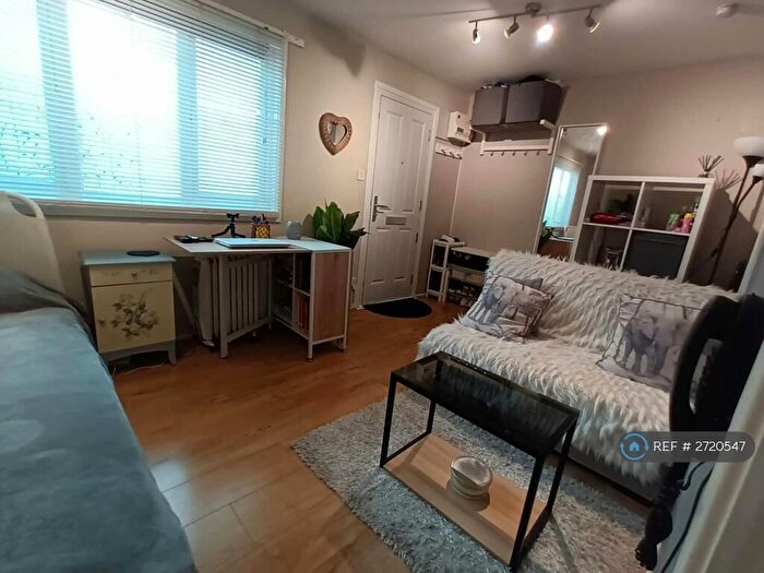 Studio To Rent In Forest Rise, Milton Keynes, MK6