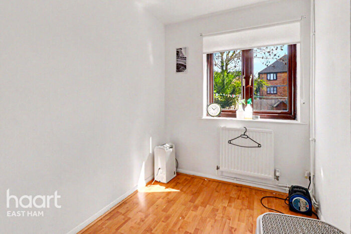 3 Bedroom Terraced House For Sale In Swallow Street, London, E6