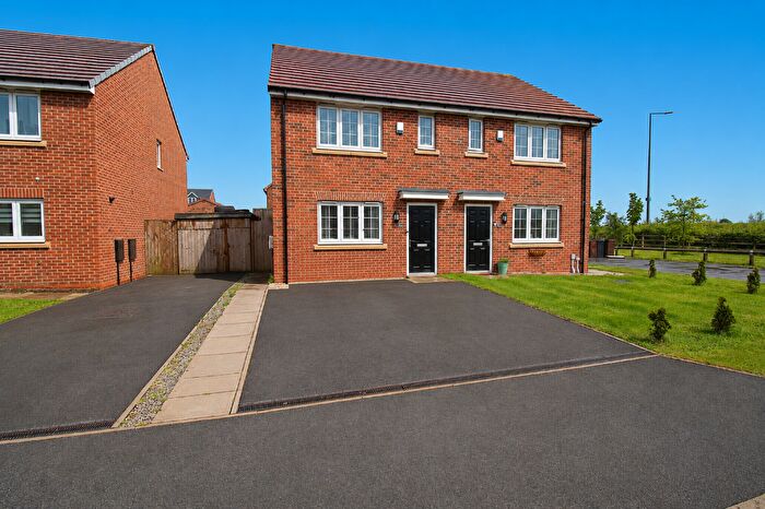 3 Bedroom Semi-Detached House For Sale In Goldcrest Avenue, Farington Moss, Lancashire, PR26