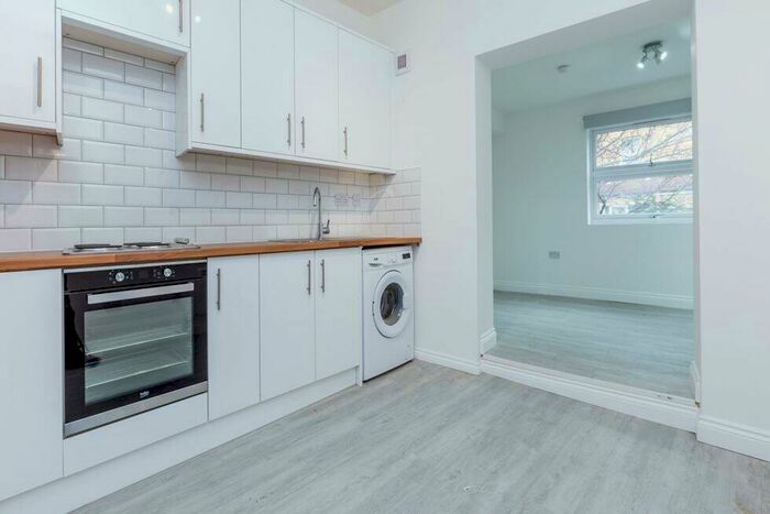 3 Bedroom Flat To Rent In Foulden Road, Stoke Newington, N16