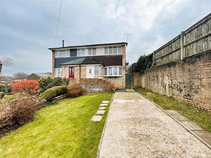 3 Bedroom Semi-Detached House To Rent In Edelvale Road, Southampton, SO18