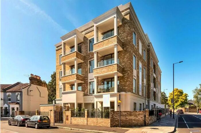 3 Bedroom Flat To Rent In Mackenzie House, Lillie Road, SW6