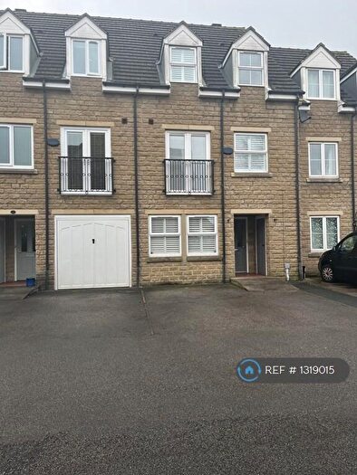 4 Bedroom Terraced House To Rent In Newbury Close, Baildon, Shipley, BD17