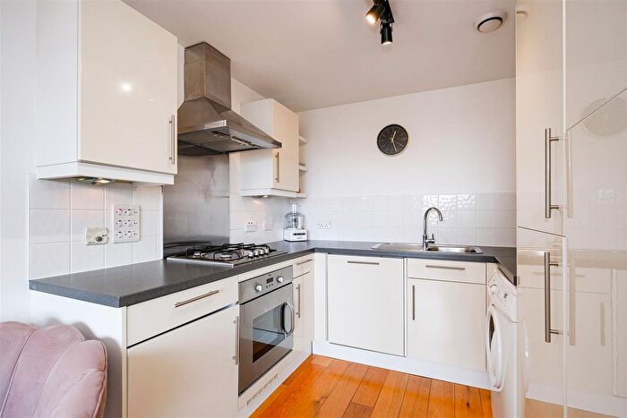 1 Bedroom Flat For Sale In Grange Park Road, London, E10
