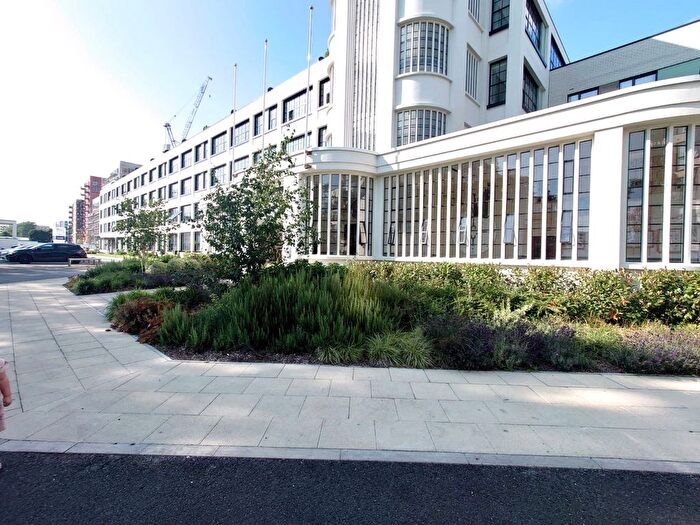 2 Bedroom Flat For Sale In Carnation Gardens, Hayes, Greater London, UB3