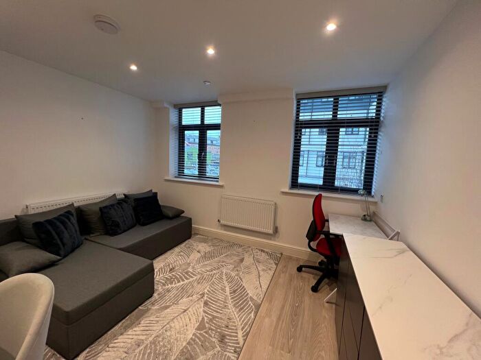 1 Bedroom Flat To Rent In Sloane House, New Street, Aylesbury, HP20