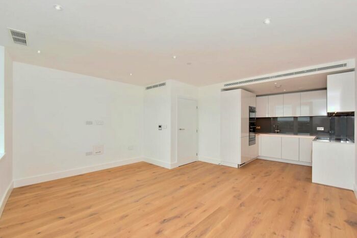 2 Bedroom Flat To Rent In Lombard Wharf, Battersea Park, SW11