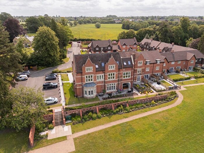 2 Bedroom Apartment For Sale In Stoneleigh Road, Blackdown, CV32