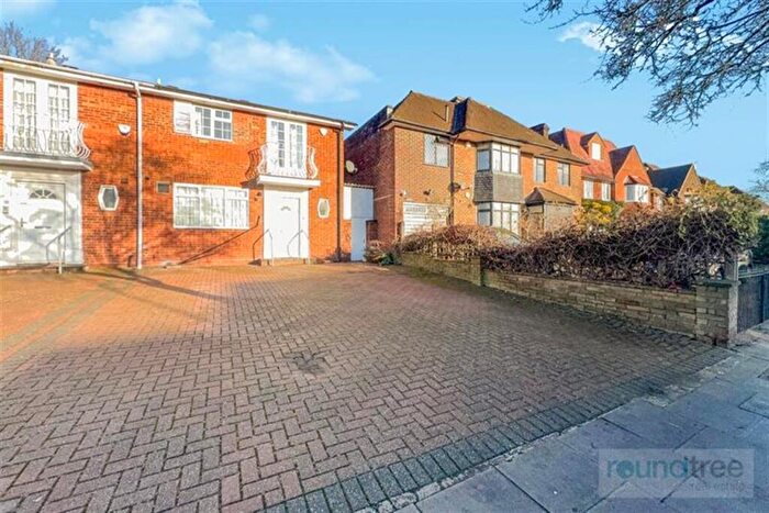 3 Bedroom House For Sale In Inner Court, Prothero Gardens, Hendon, NW4