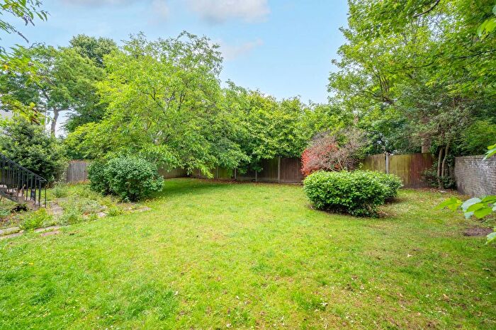 1 Bedroom Flat For Sale In Kings Avenue, Clapham Park, London, SW4